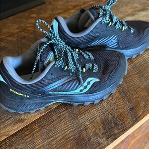 Saucony Black and Teal Running Shoes